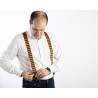 Bretelle Albert Thurston a righe orizzontali arancione/verde con attacco 2 in 1 indossate su camicia bianca e jeans
