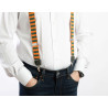 Bretelle Albert Thurston a righe orizzontali arancione/verde con attacco 2 in 1 indossate su camicia bianca e jeans