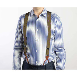 Bretelle a Y Fleur-de-lys viola in nastro rigido e finiture in vera pelle lavorata brogue indossate con camicia a righe