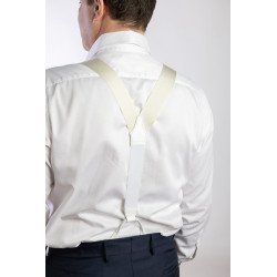 Bretelle a Y Avorio in nastro rigido Barathea e finiture in pelle bianca indossate con camicia visione spalle